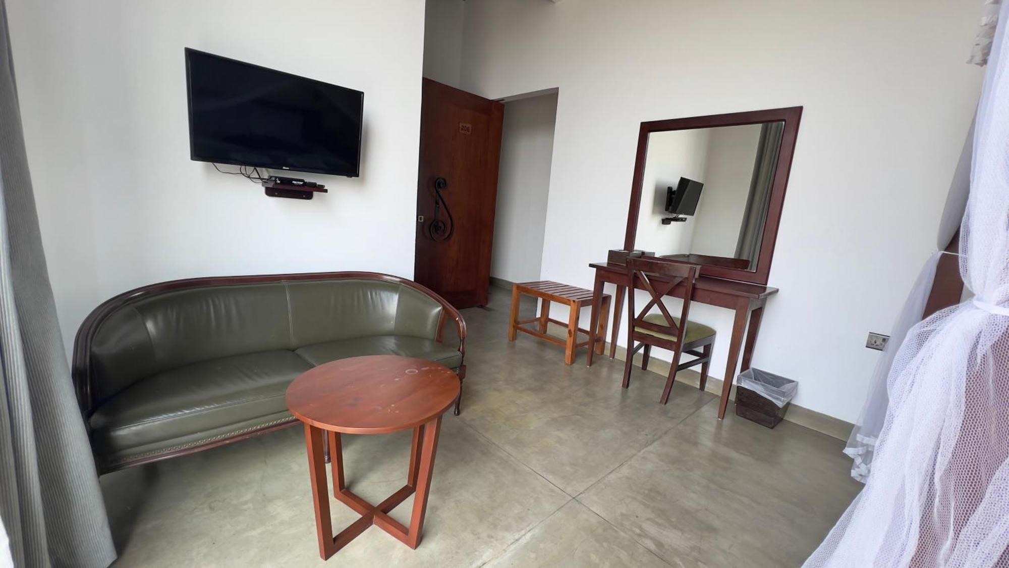 Hotel Coza Ceylon Dehiwala-Mount Lavinia Exterior foto